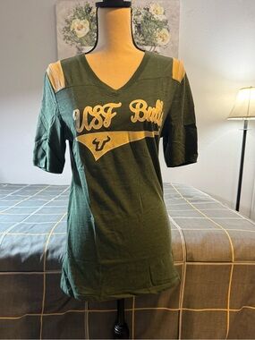 🏈♥️NWOT Colosseum Women's Green and Yellow V-Neck USF Tee Size Large